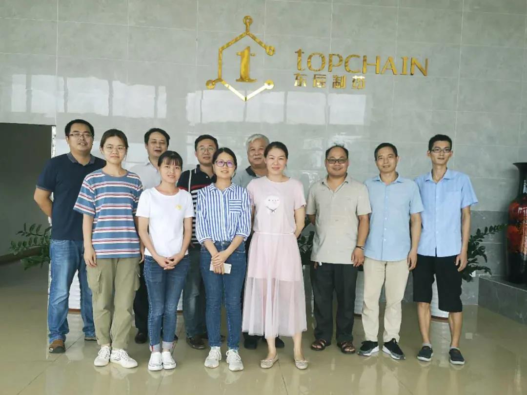 1609208301791397.jpg 研发部杨经理向大家介绍了东辰制药自主